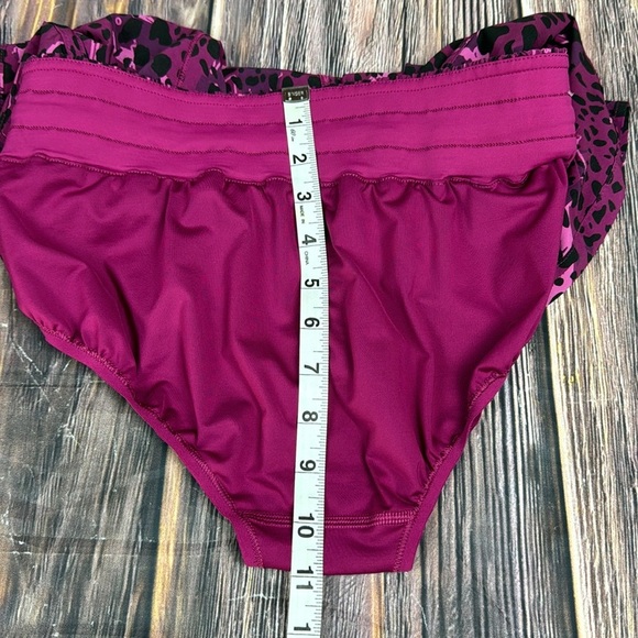 Lululemon Track That Mid-Rise Lined shorts - Picture 9 of 9